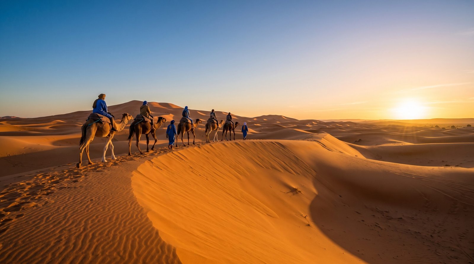 Désert du Sahara à Merzouga en automne au coucher du soleil